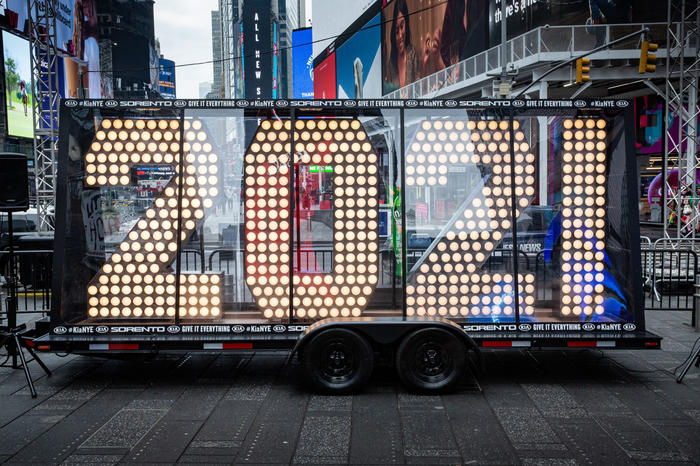 Times Square numbers arrive in NYC