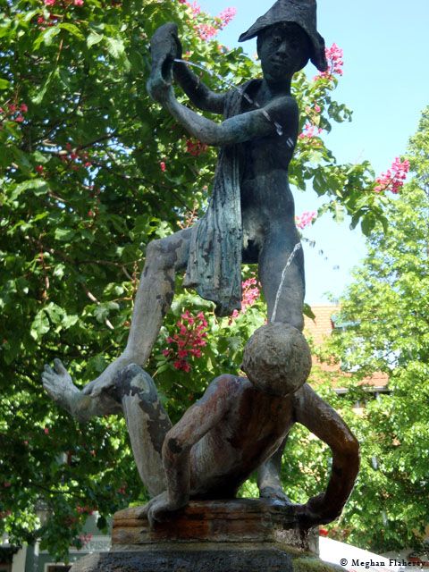 Statues in a fountain in the Weingemarkt