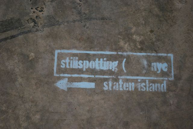 stillspotting sidewalk sign