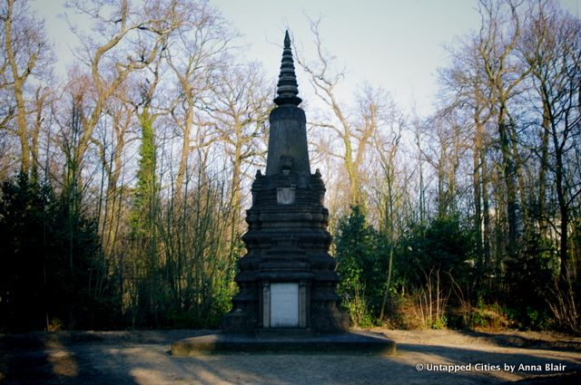 A memorial to Indochinese men who died for France