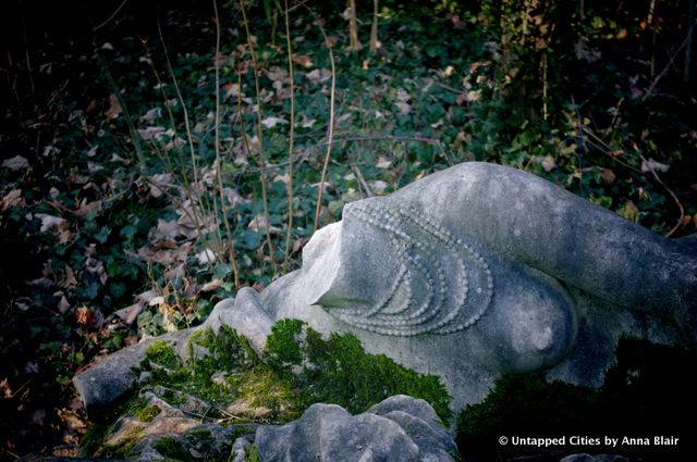 Beheaded Statue at the Jardin d'Agronomie Tropicale