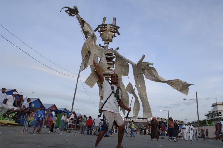 Bookman giant puppets in Port of Spain, Trinidad. Courtesy of the artists.