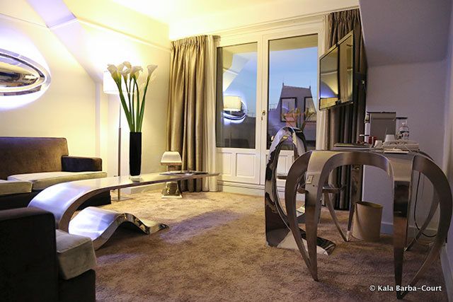 suite-eiffel-piechaud-livingroom-Kala-Court