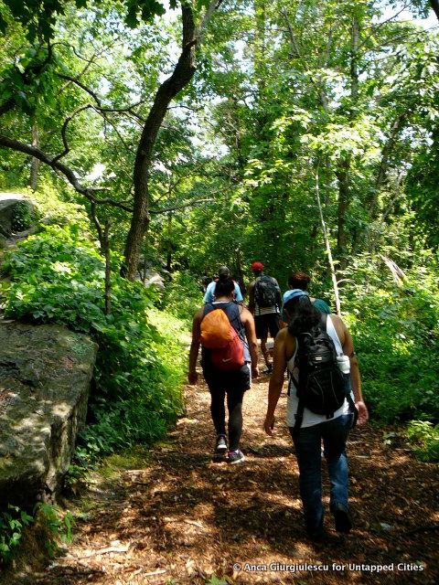 The giraffe urban path opens up a whole new green world in the midst of the concrete city.