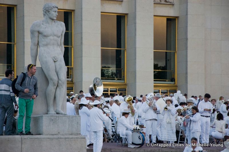 2013 Diner en Blanc Paris Eiffel Tower-Tracadero-Cour Caree du Louvre-008