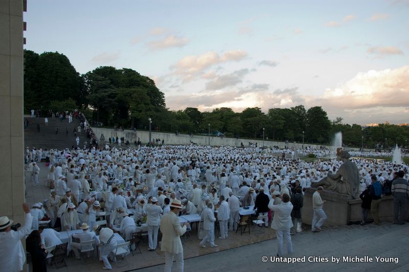 2013 Diner en Blanc Paris Eiffel Tower-Tracadero-Cour Caree du Louvre-010