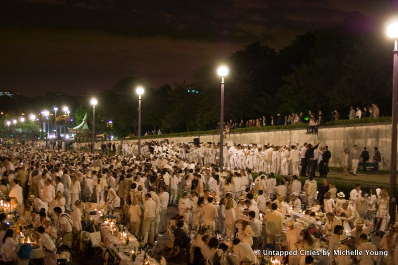 2013 Diner en Blanc Paris Eiffel Tower-Tracadero-Cour Caree du Louvre-023