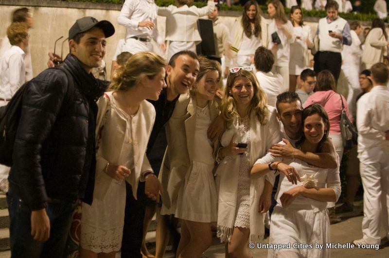 2013 Diner en Blanc Paris Eiffel Tower-Tracadero-Cour Caree du Louvre-028