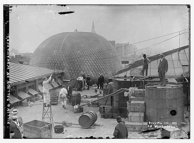 Wanamaker Hydrogen Balloon-Astor Place-NYC-1911