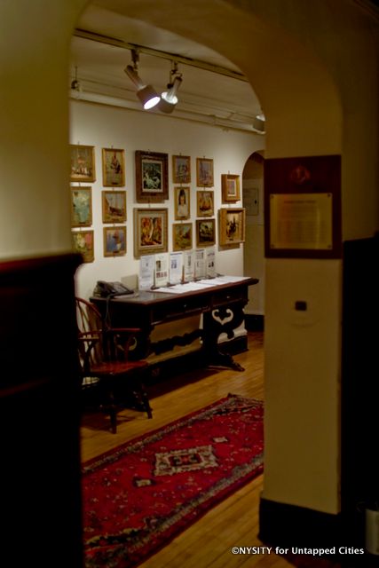 Lower level hallway leading to the bar and lower gallery