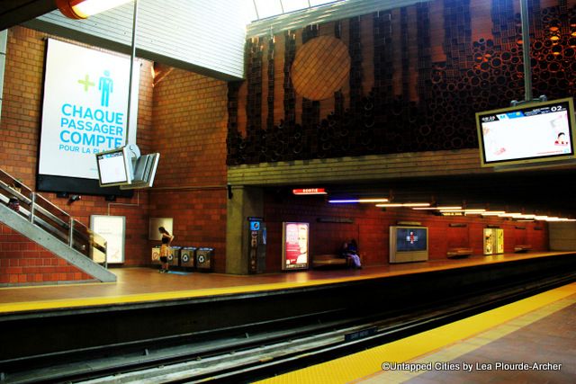 André Léonard, Large relief, 1980, Université de Montréal station (Blue line)