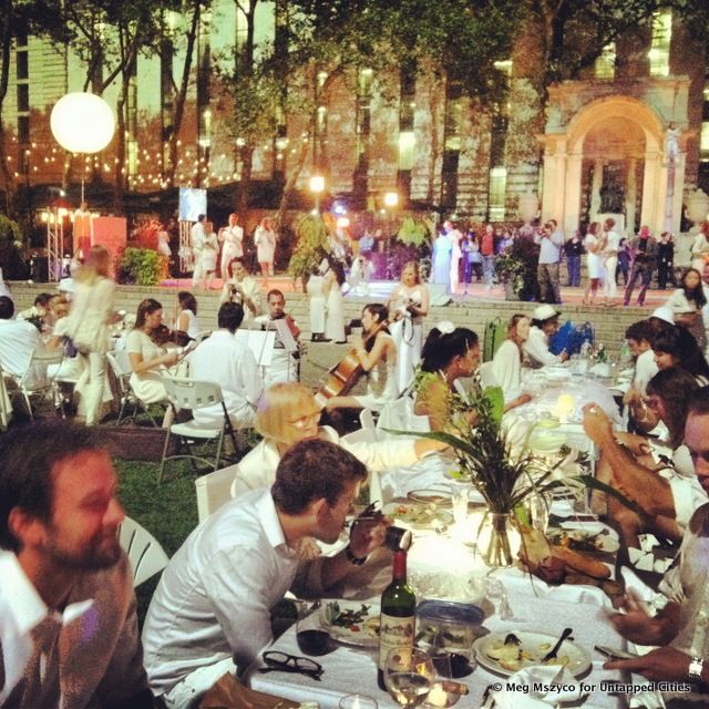 2013 NYC Diner en Blanc-Bryant Park-White Dinner-Flash Mob-September-20