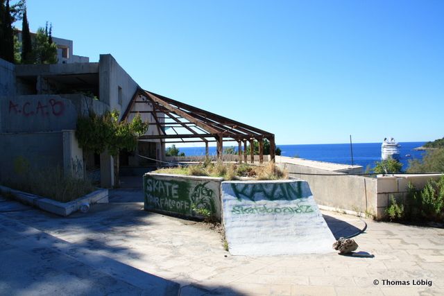 Hotel Belvedere-Abandoned-Croatia-Dubrovnik-049