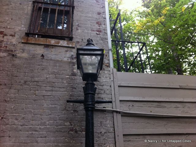 Patchin-Place-Lamppost_New-York-City_Untapped Cities