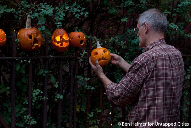 Pumpkin Impaled Fence-Cobble Hill-Untapped Cities-Ben Helmer-2668