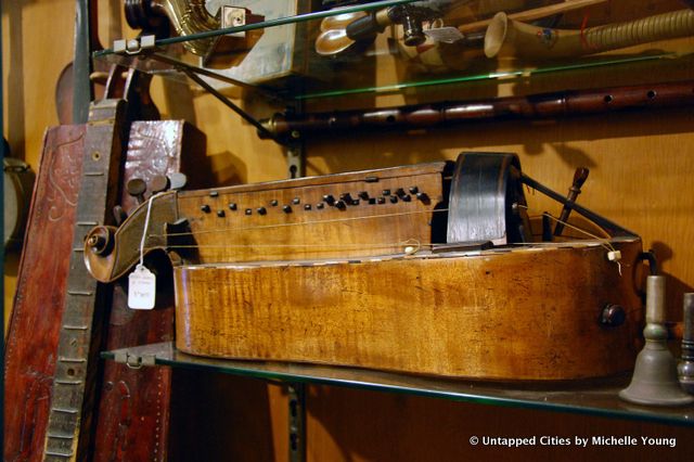 Retrofret-Guitars-Mandolins-String Instruments-Gowanus-Brooklyn-NYC-14