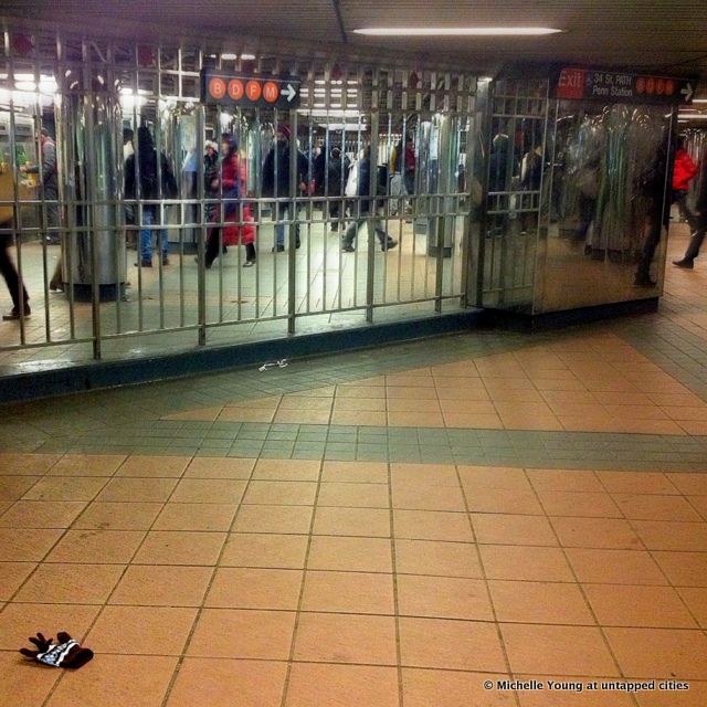 lost-mitten-subway-new-york-sad-sad-sad