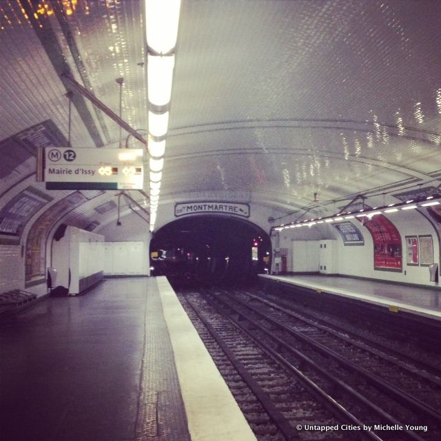 Nord-Sud Paris Metro Line 12-Direction Montmartre