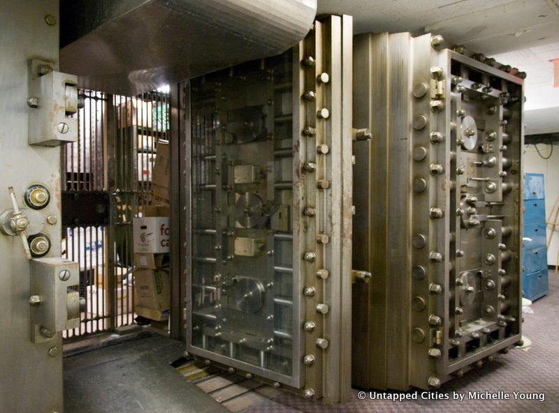 Safety Deposit Graveyard-Woolworth Building-Interior-Irving National Bank-Vault-Cass Gilbert-NYC_3