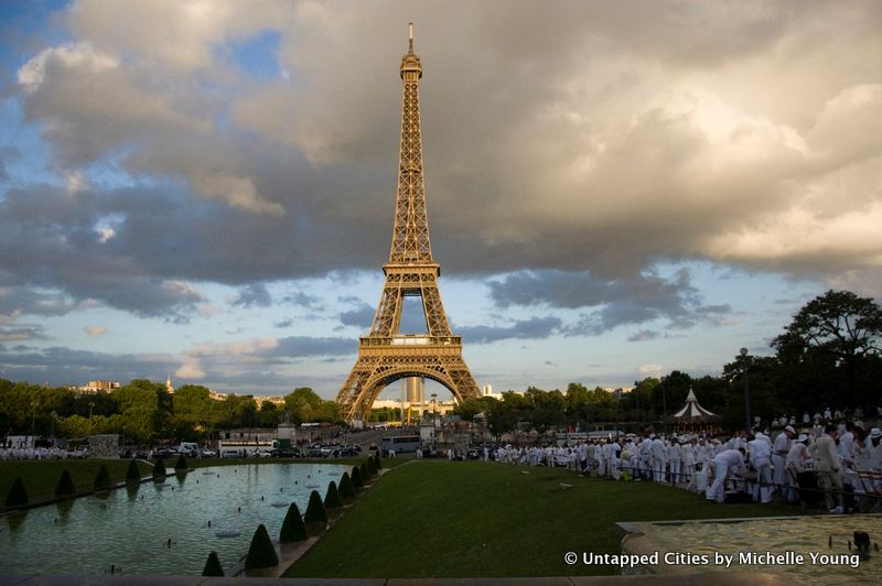 2013 Diner en Blanc Paris Eiffel Tower-Secrets-Tracadero-Cour Caree du Louvre-030