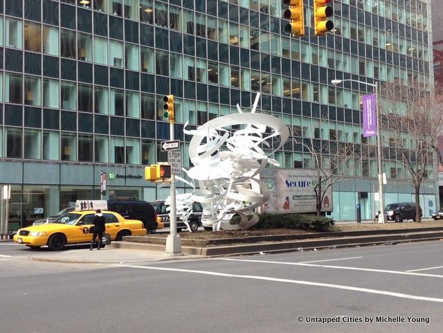 Park Avenue Paper Chase-Sculpture-Park Avenue Mall-Alice Aycock-NYC-002