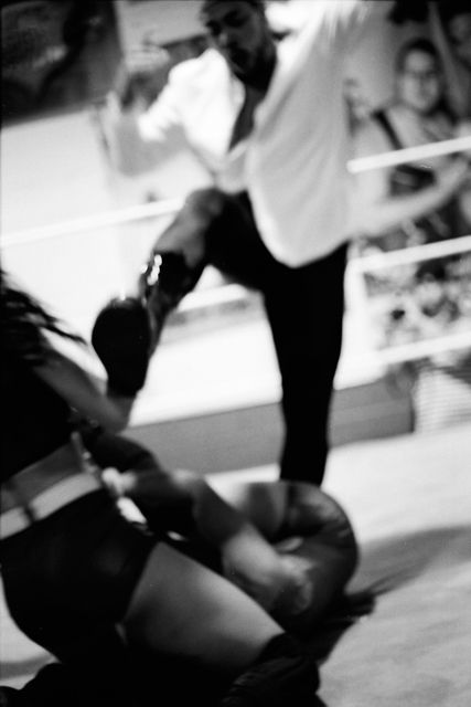 La Rosa Negra’s manager Ejectivo Jorge Estralla crosses the ropes to get a few stops in.