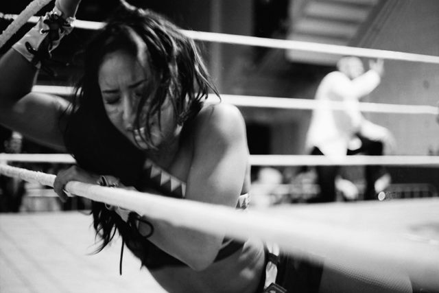 Hania “The Howling Huntress” against the ropes.