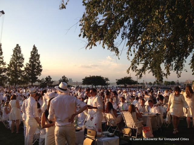 NYC Diner en Blanc-2014-Nelson A Rockefeller Park-Battery Park-White Dinner-Pop Up Flash Mob-003