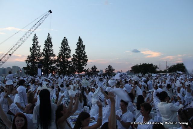 NYC Diner en Blanc-2014-Nelson A Rockefeller Park-Battery Park-White Dinner-Pop Up-Flash Mob-004