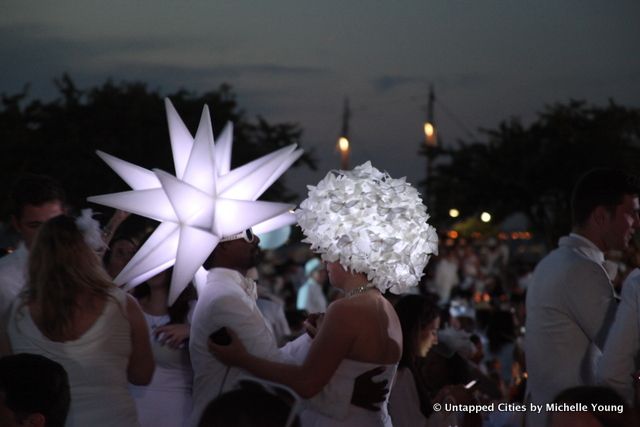 NYC Diner en Blanc-2014-Nelson A Rockefeller Park-Battery Park-White Dinner-Pop Up-Flash Mob-007