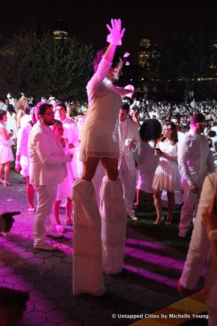 NYC Diner en Blanc-2014-Nelson A Rockefeller Park-Battery Park-White Dinner-Pop Up-Flash Mob-020