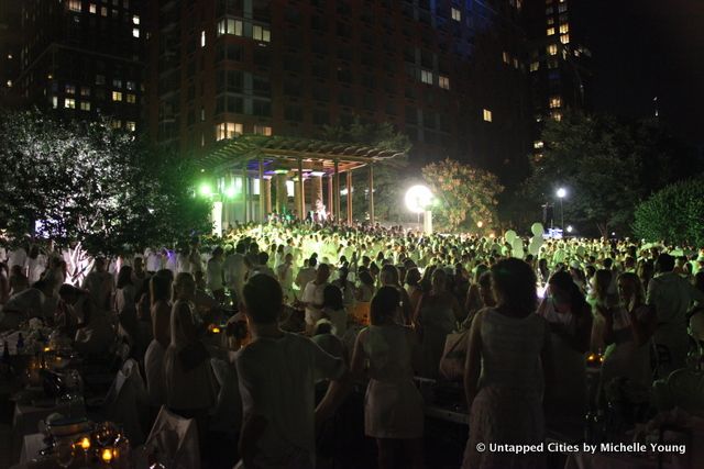 NYC Diner en Blanc-2014-Nelson A Rockefeller Park-Battery Park-White Dinner-Pop Up-Flash Mob-022