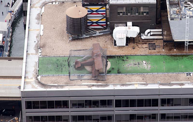 plane on the roof of 77 Water Street