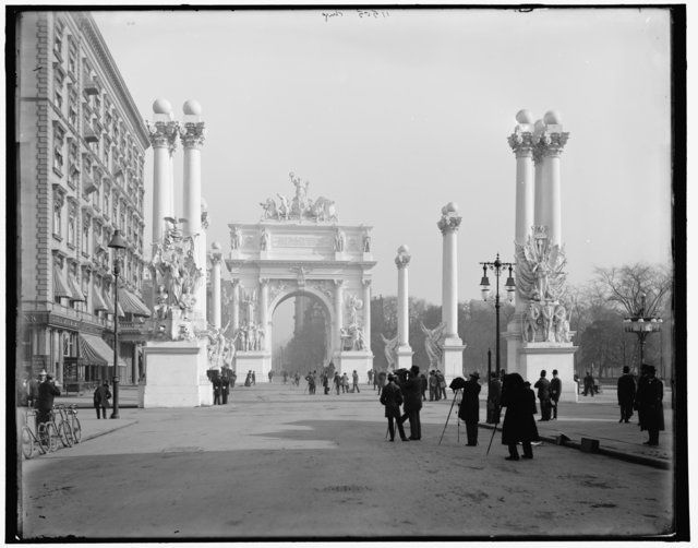 Dewey Arch between 1899 - 1901