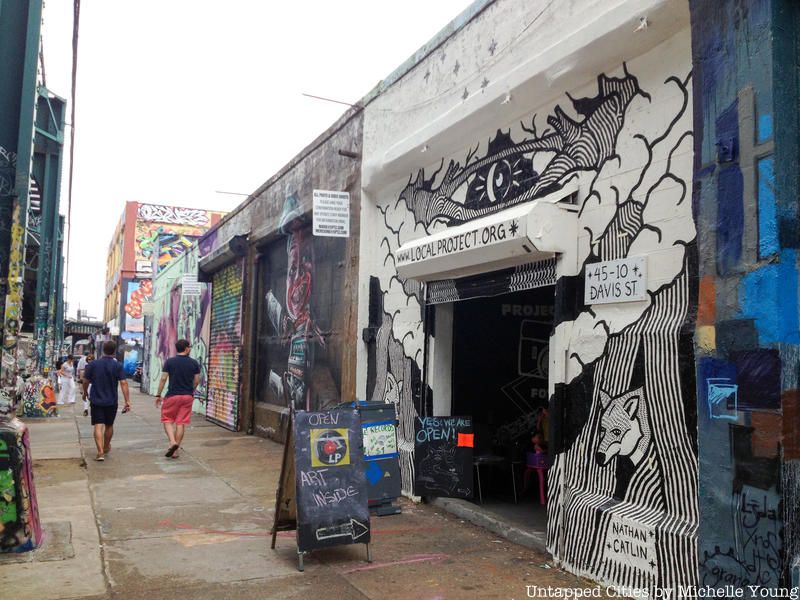 Street leading up to 5 Pointz