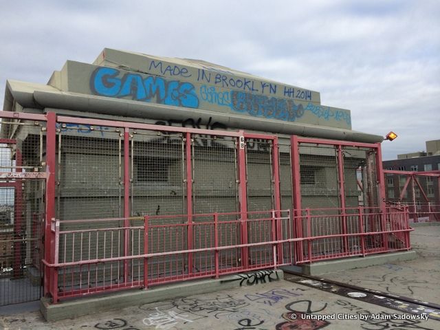 Comfort Station-Bathroom-Williamsburg Bridge-Brooklyn-NYC-001