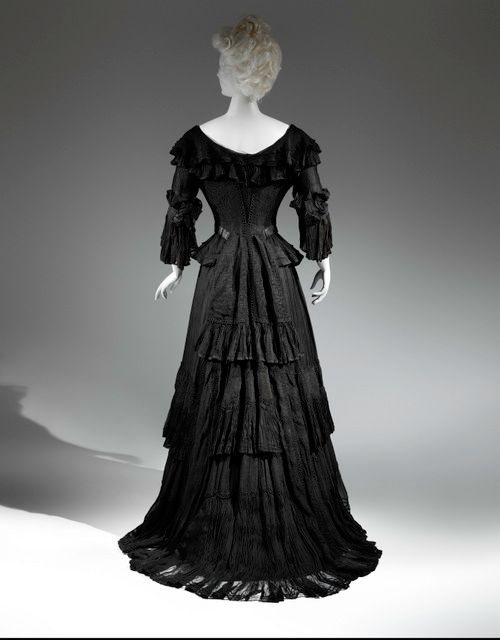 Metropolitan Museum of Art-Death Becomes Her-A Century of Mourning Attire-Dress-6