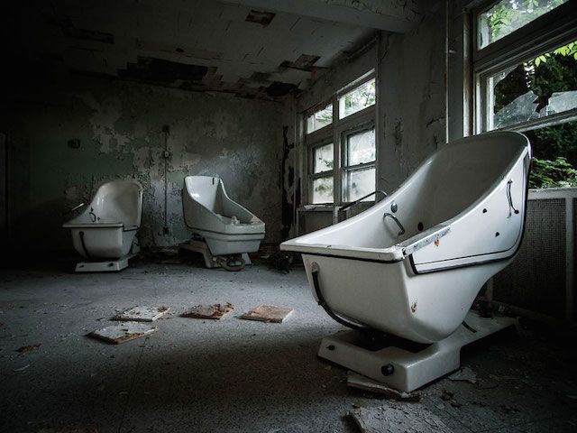 Perrysburg-NY-Tubuculosis Clinic-Abandoned Hospital-Lake Erie-New York-Johnny Joo-7