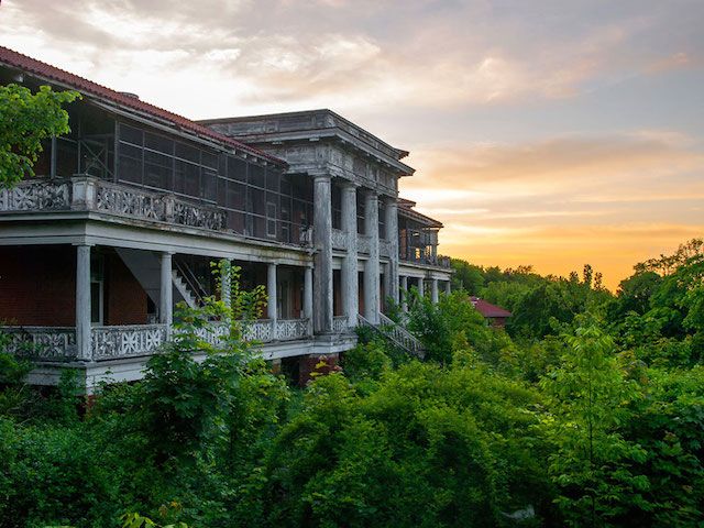 Perrysburg-NY-Tubuculosis Clinic-Abandoned Hospital-Lake Erie-New York-Johnny Joo