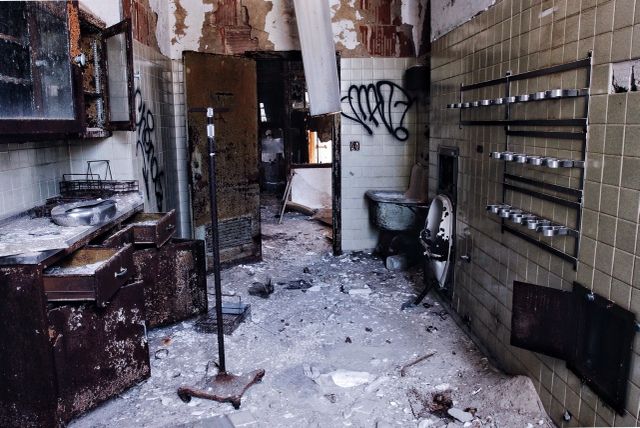 Abandoned-Childrens-Hospital-Seaview-Hospital-Staten-Island-NYC-020