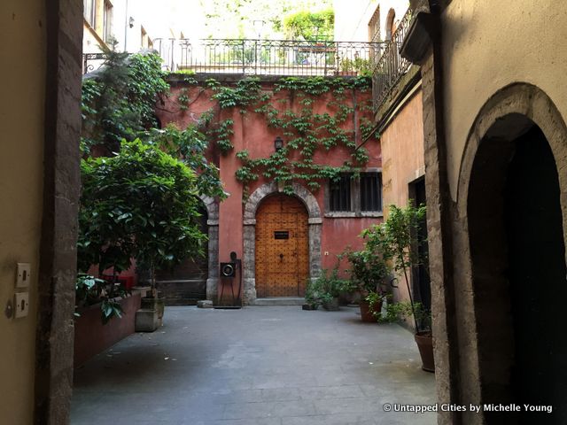 Traboules-Lyon-Passageways-Courtyard-UNESCO World Heritage Site-France-Vieux Lyon-Croix-Rousse-007