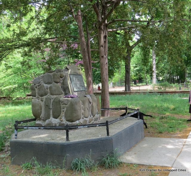 Monument-Stockbridge Mohican-Indians who lost their lives in the Battle of Van Cortlandt Woods-Park-Battle of Kingsbridge