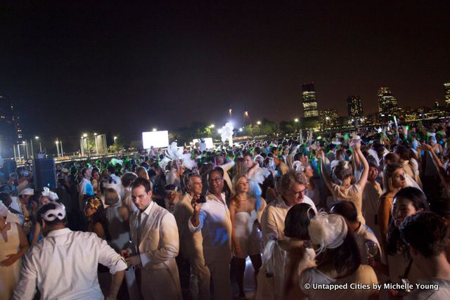 NYC Diner en Blanc-2015-Hudson River Park-Pier 26-Manhattan-Pop Up White DInner-_17