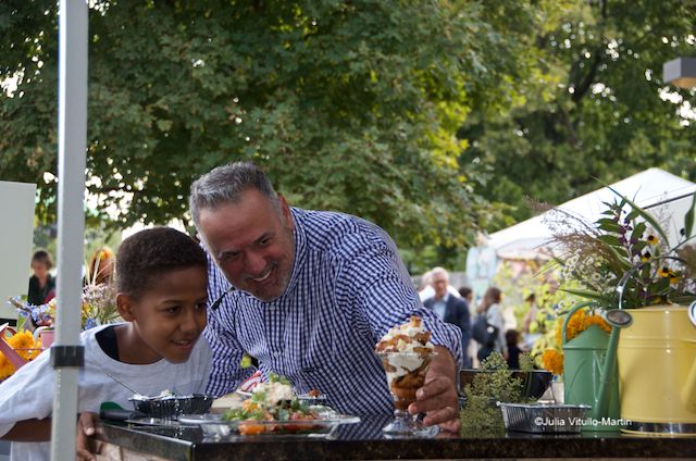 Casa Mono's Andy Nusser and Nare Kande build a peach parfait.