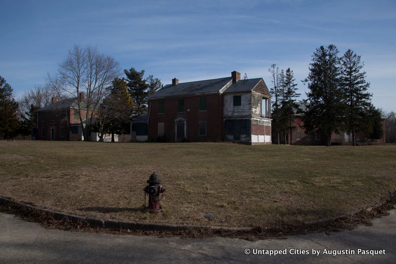 Kings Park Psychiatric Center Hospital-Abandoned-Nissoquogue State Park-Long Island-NYC_14