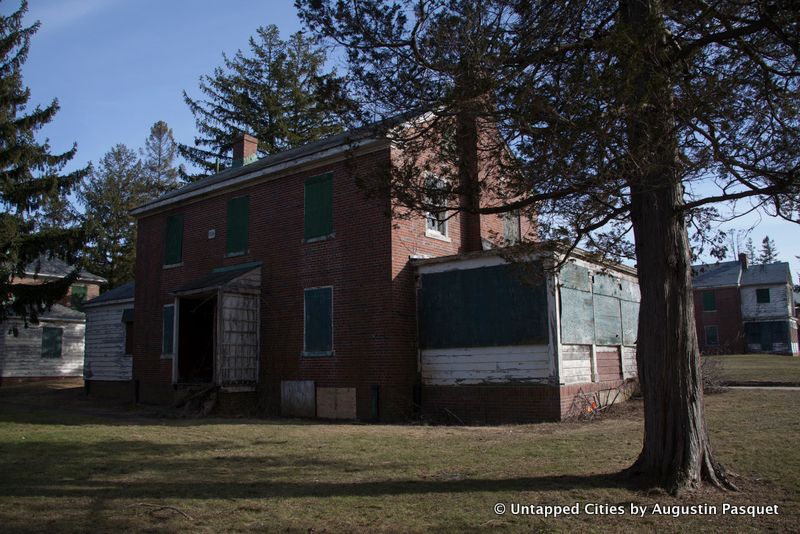 Kings Park Psychiatric Center Hospital-Abandoned-Nissoquogue State Park-Long Island-NYC_15