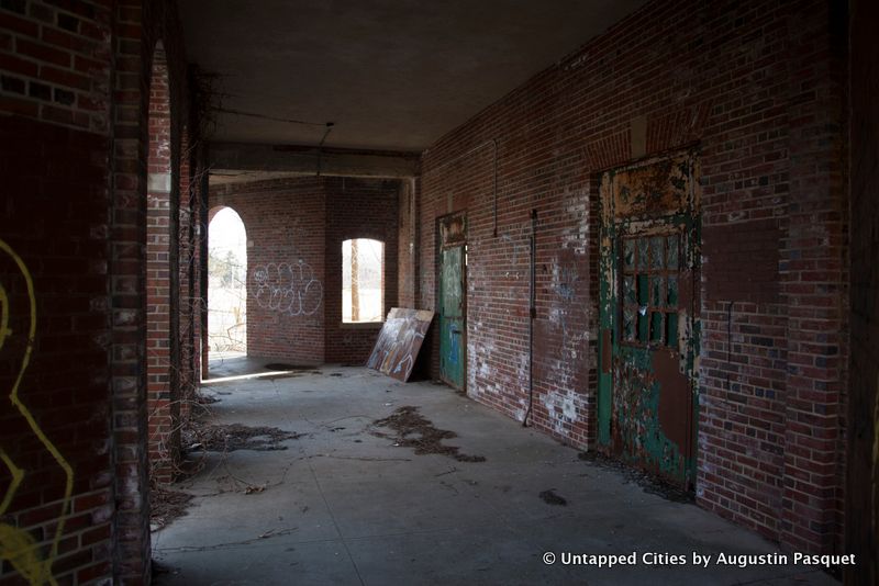 Kings Park Psychiatric Center Hospital-Abandoned-Nissoquogue State Park-Long Island-NYC_23