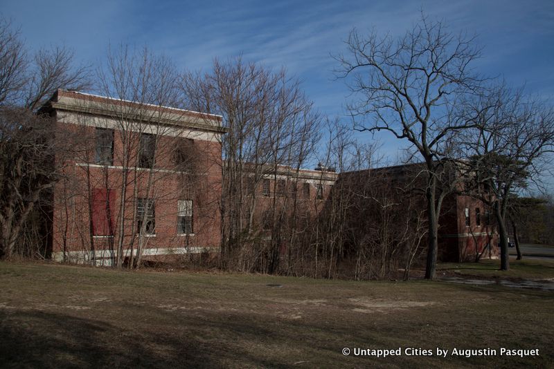 Kings Park Psychiatric Center Hospital-Abandoned-Nissoquogue State Park-Long Island-NYC_27