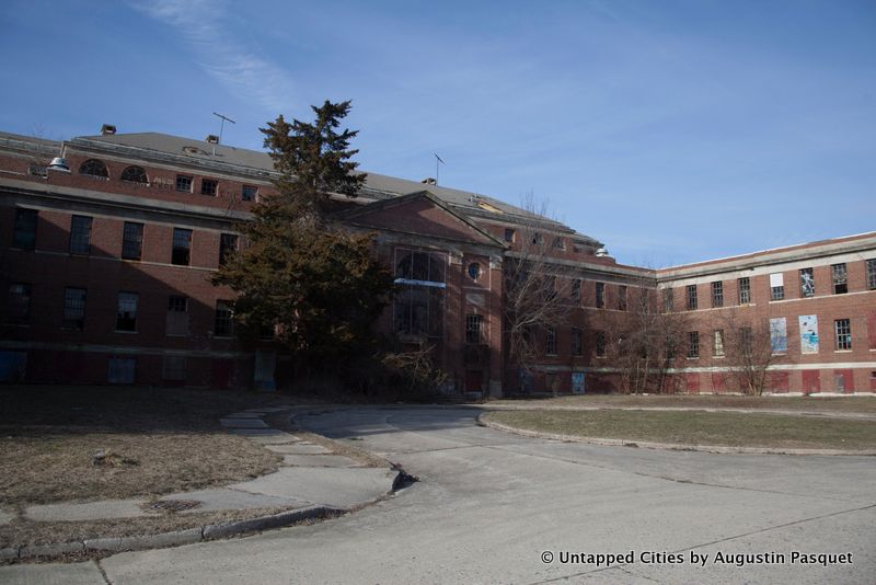 Kings Park Psychiatric Center Hospital-Abandoned-Nissoquogue State Park-Long Island-NYC_29