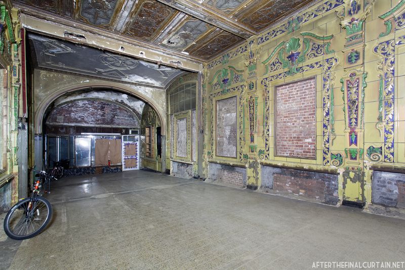 lobby-loews canal theatre-canal street-nyc-untapped cities